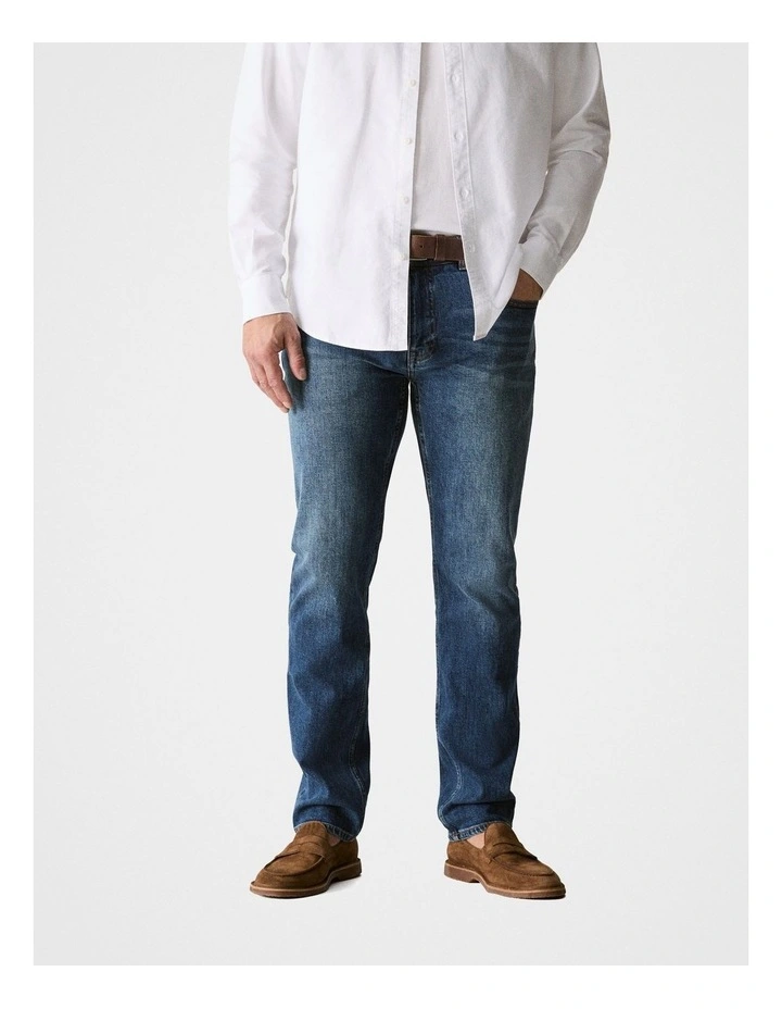 Regular Light Wash Jean in Faded Blue