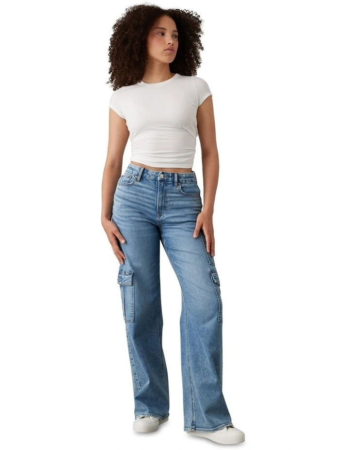 Curvy Super High-Waisted Baggy Wide-Leg Cargo Jeans in Light Bright Indigo