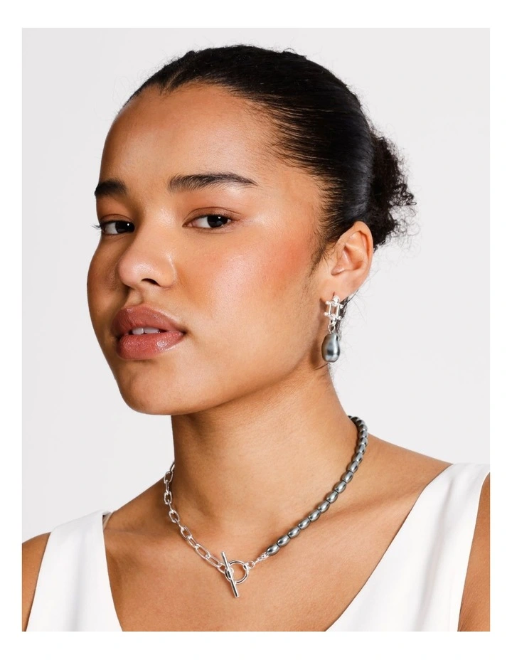 Pearl Necklace in Silver