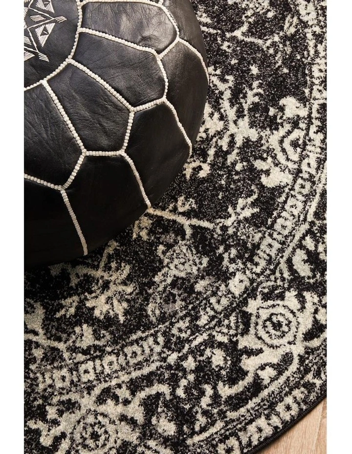 Evoke Scape Transitional Round Rug in Charcoal