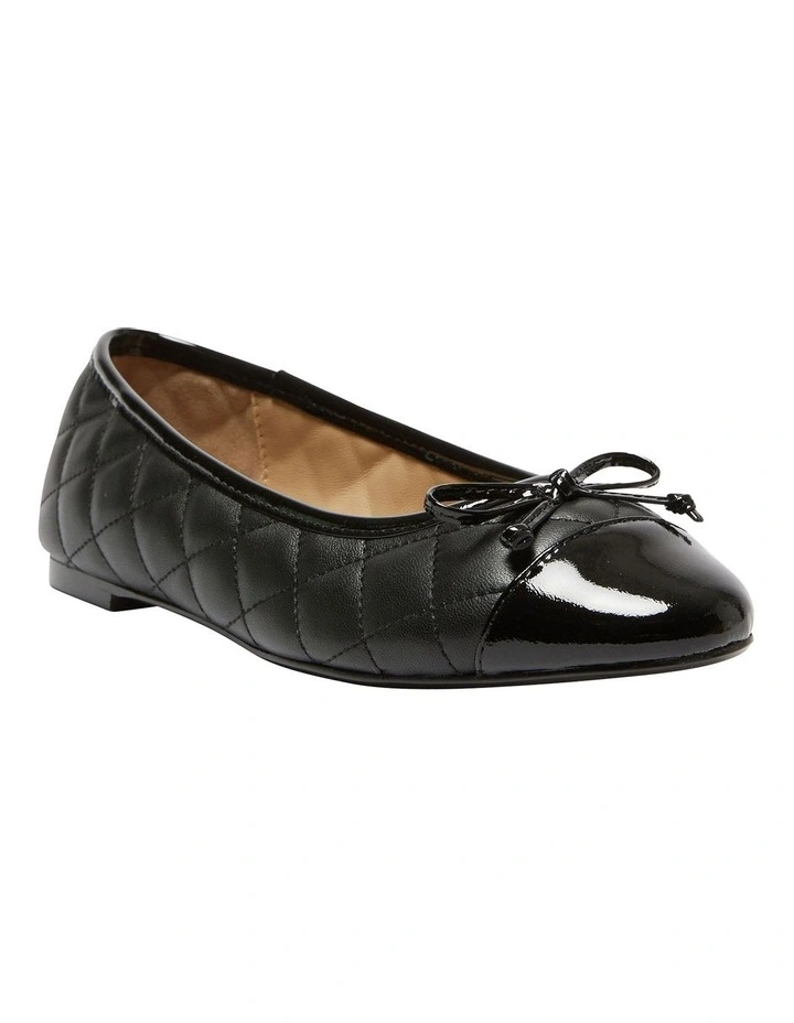 Fifi Flat Shoes in Black