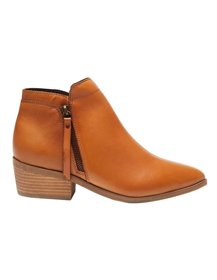 Nolan Tan Glove Boots