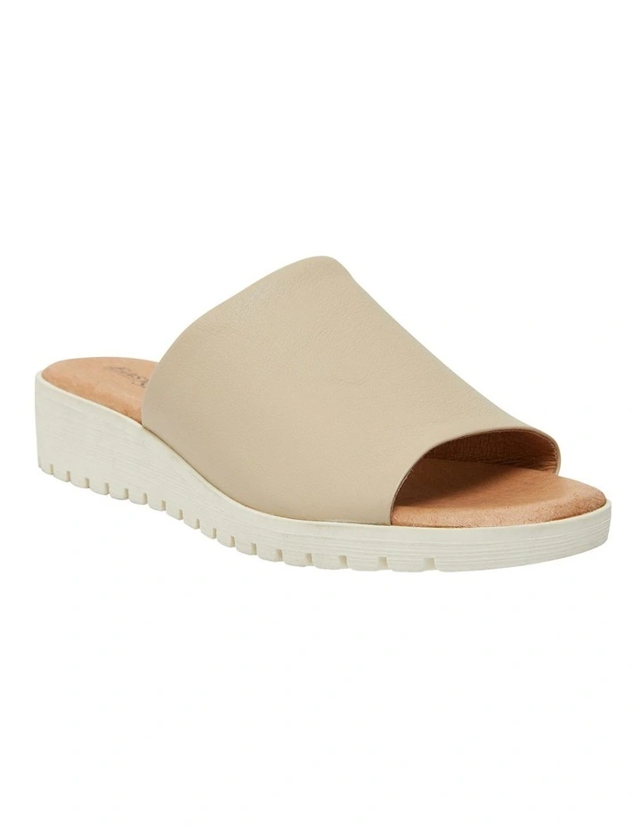 Genoa Sandals in Nude Leather
