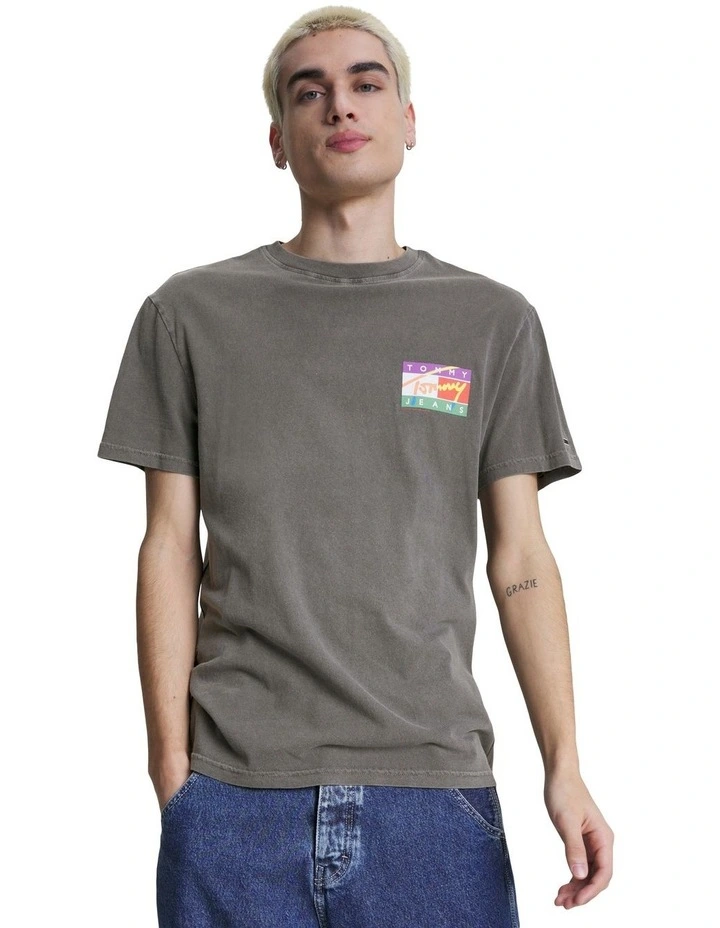 Signature Pop Flag Tee in Black
