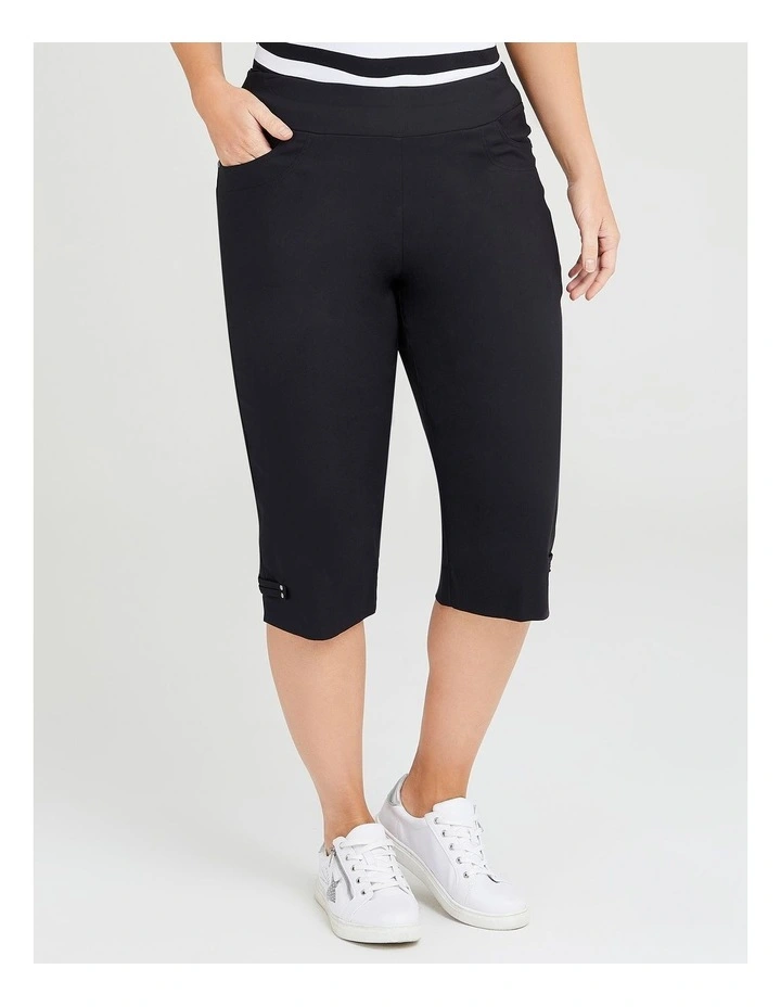 Editorial Essential Short in Black