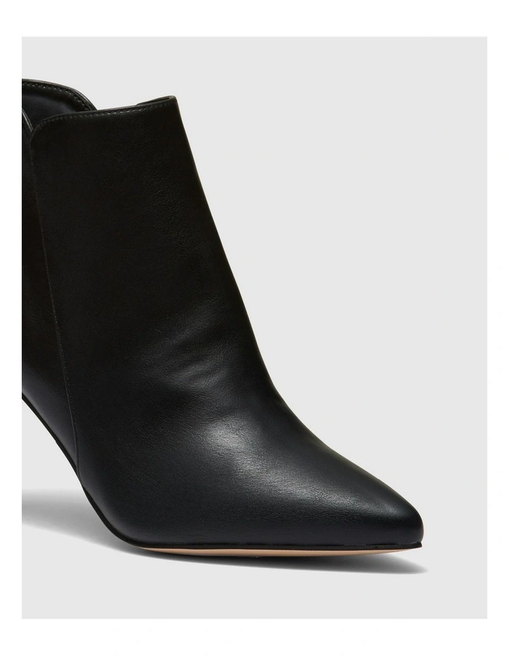 Delmont Stiletto Heels in Black
