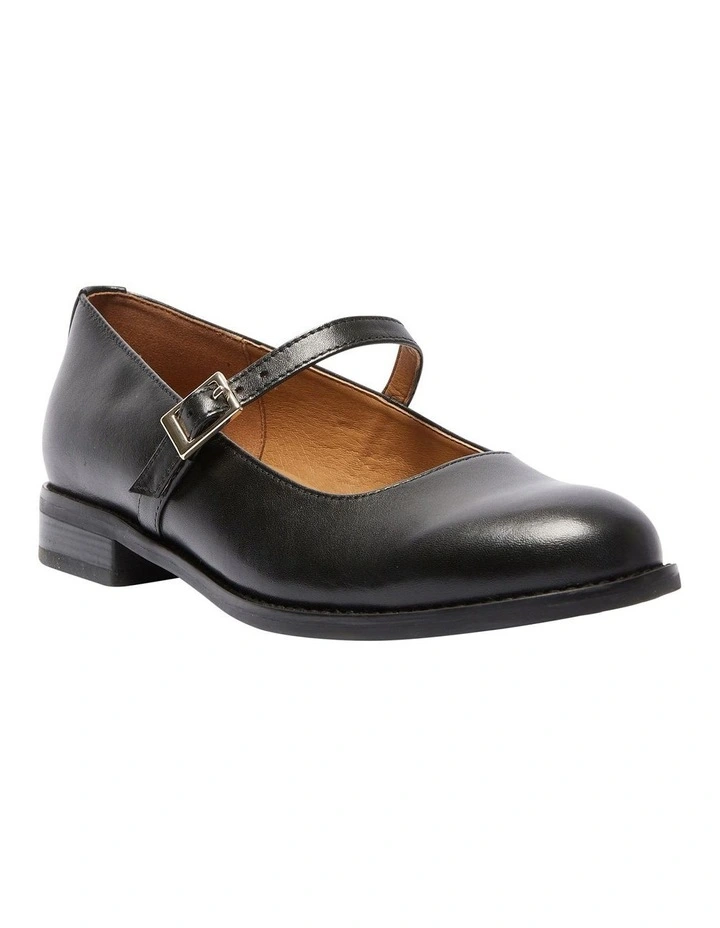 Gabriel Flat Shoes in Black Leather
