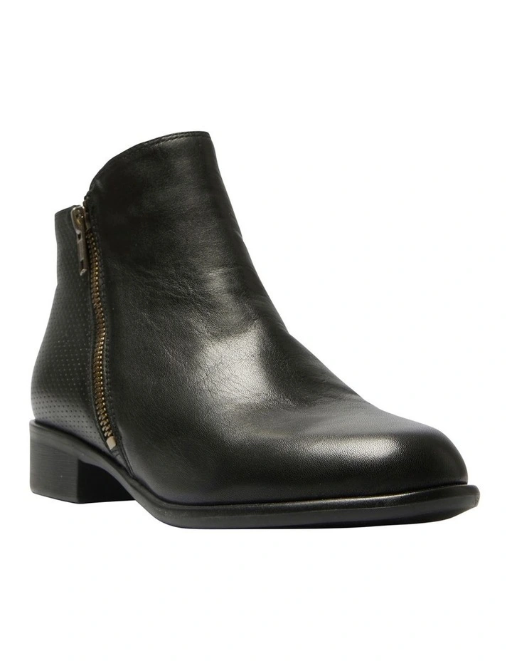Lorenzo Boots in Black Leather