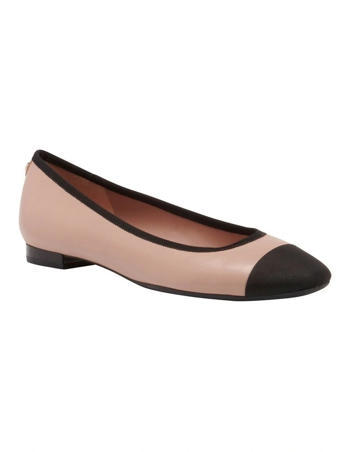 Ollin Ballet Flat in Black/Nude