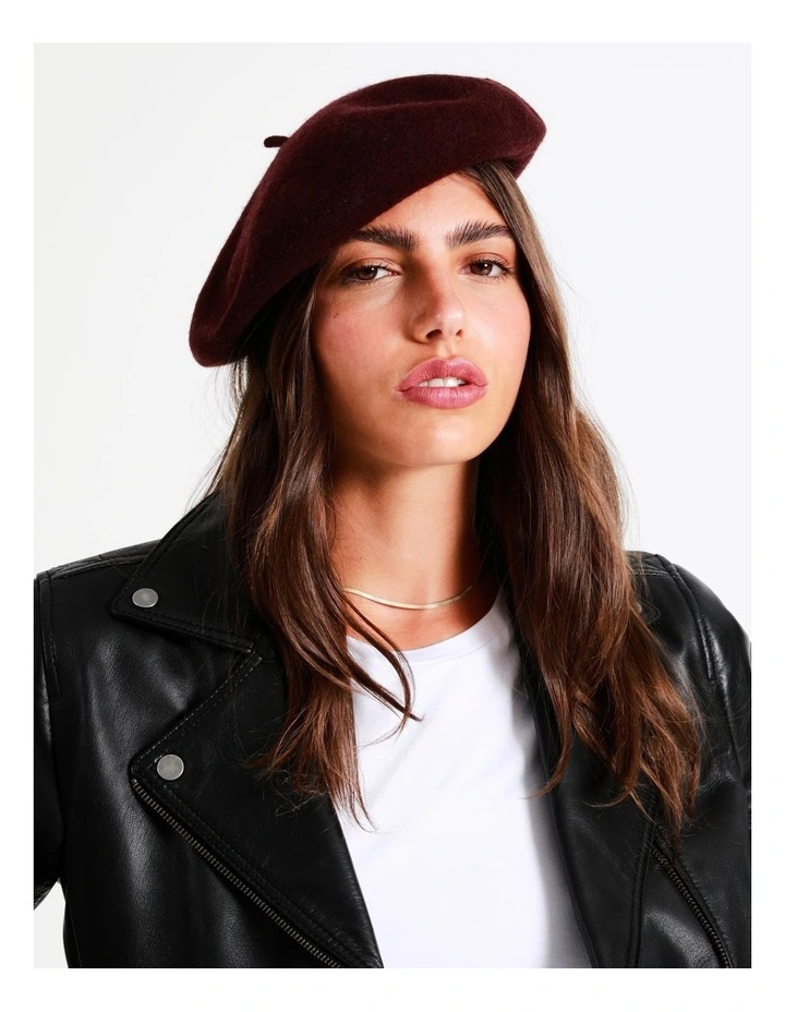 Core Beret Winter Hats in Chocolate