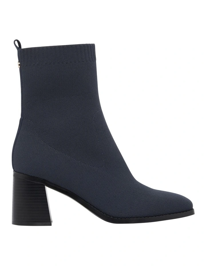 Meren Boots in Navy