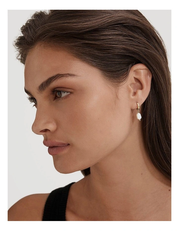 Ava Mini Pearl Hoop in Gold