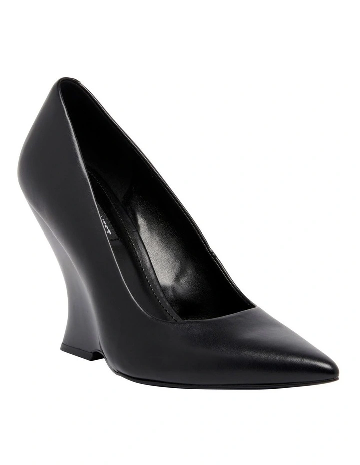 Eaava Wedge Pump in Black