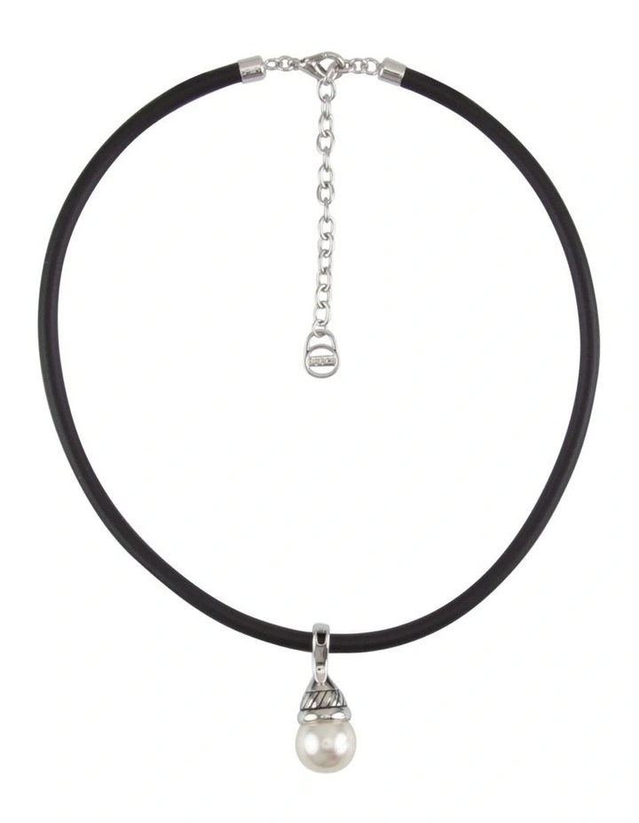 Baroque O Ring Pendant Necklace in Ivory