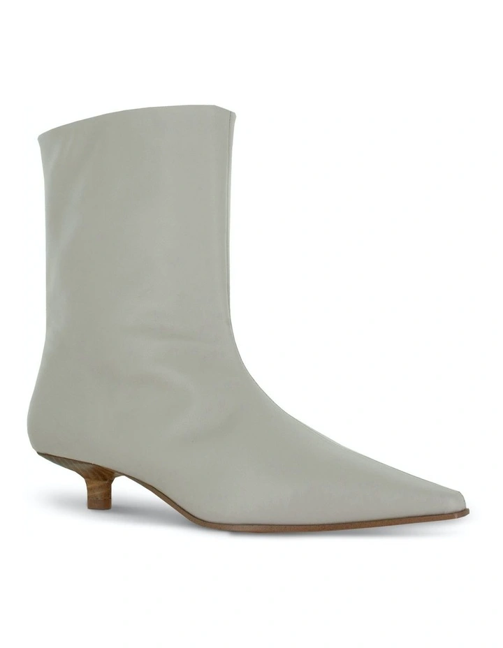 Flo Boots in Cloud