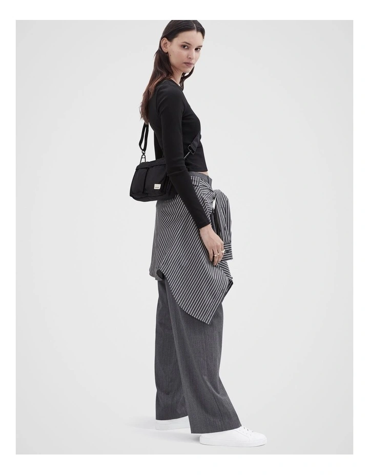 Cropped Long Sleeve Top in Black