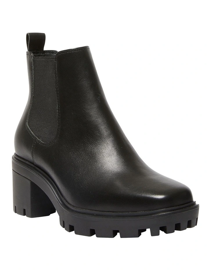 Zelda Leather Boots in Black