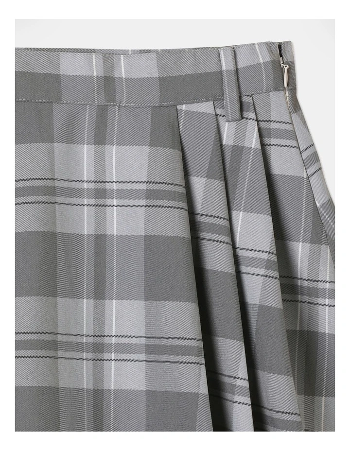 Woven Pleated Skirt in Grey