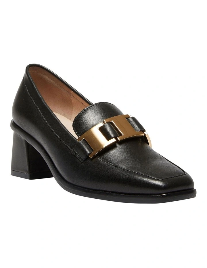 Gable Heeled Shoes in Black Leather