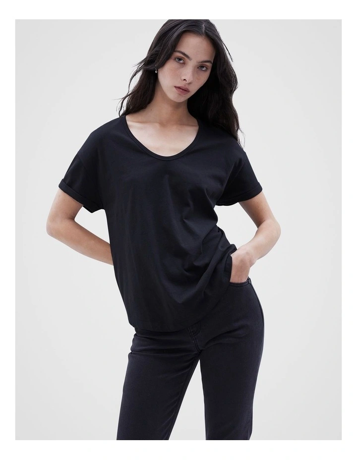 The Classic Dipped Hem Tee in Black