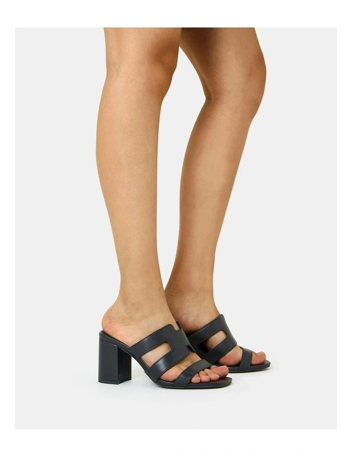 Freddy Heels in Black