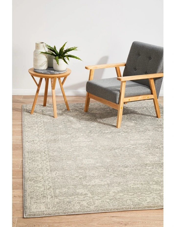 Evoke Shine Transitional Rug in Silver