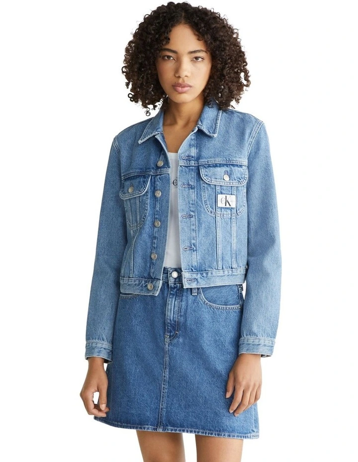 Cropped 90S Denim Jacket in Denim Light