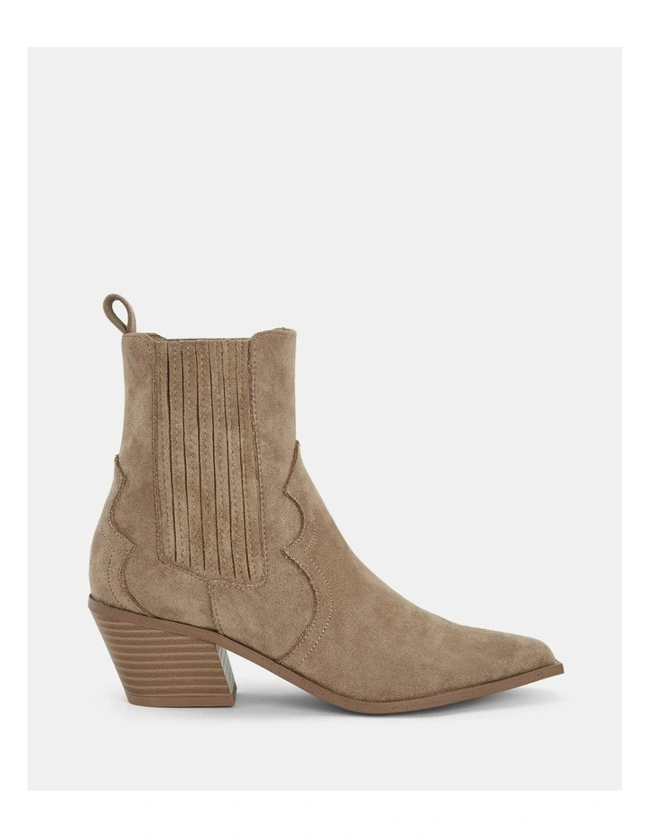 Hoggle Pointed Toe Boots in Taupe