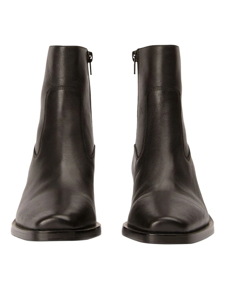 Kamilla Boots in Black Como