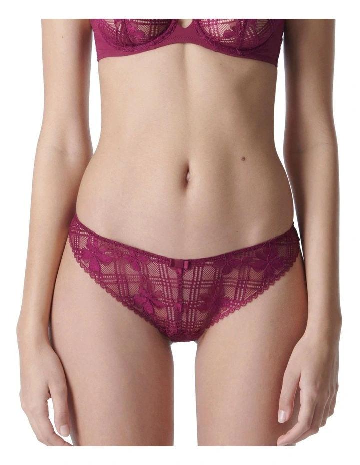 Victoire Tanga in Purple