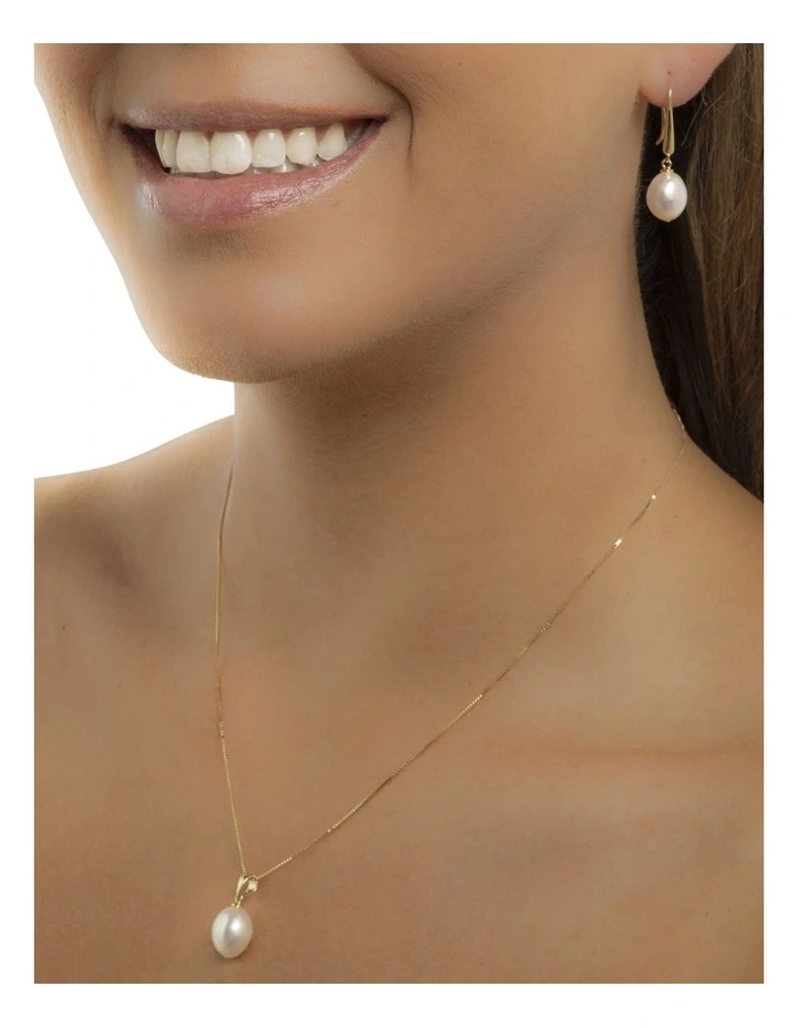 14Ct Baroque Pearl Pendant in White