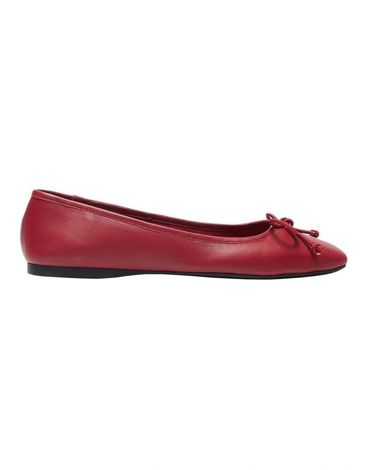 Maya Flat Shoes in Red Leather