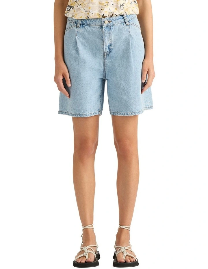 Milas Relaxed Denim Short in Pale Wash