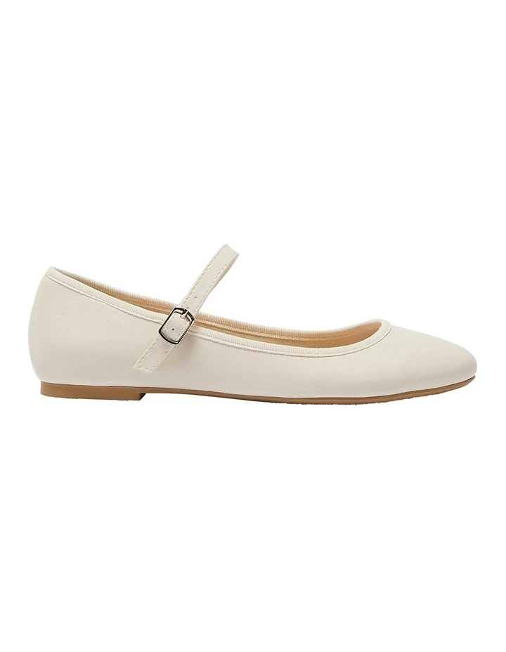 Sweet Flat Shoes in Nude