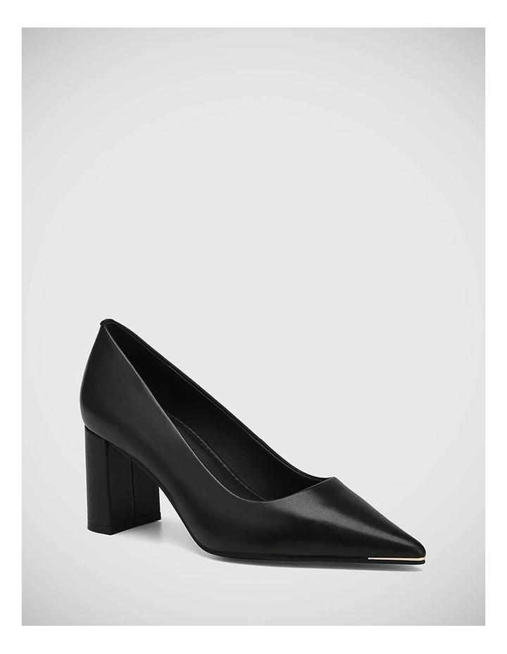 Pearl Leather Pump in Black