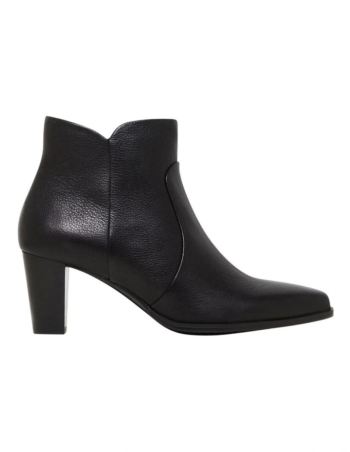 Heart Boot in Black