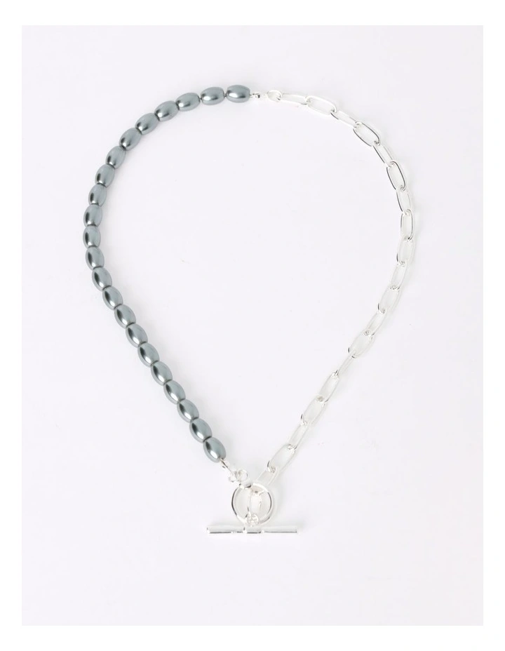Pearl Necklace in Silver