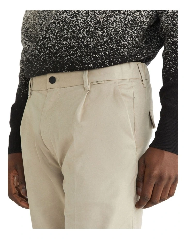 Modern Twill Tapered Pleat Pant in Beige