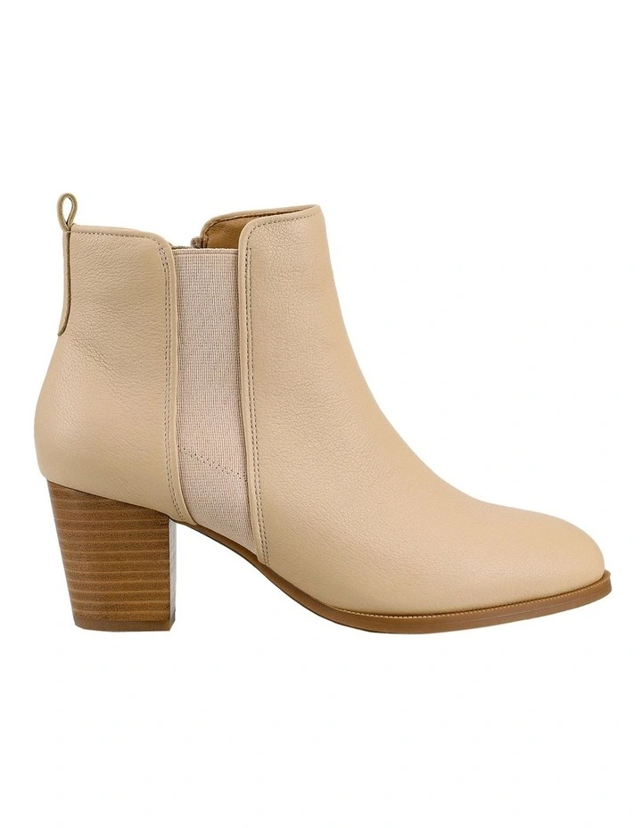 Shade Boot in Latte