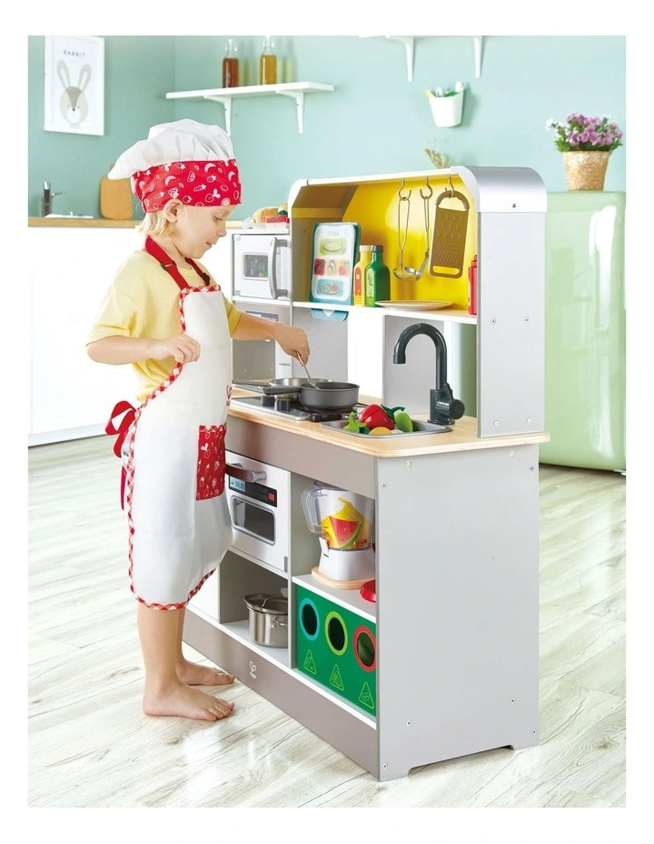 Deluxe Kitchen With Fun Fan Stove