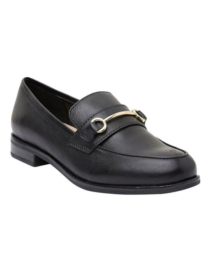 Paragon Flat Shoes in Black Leather