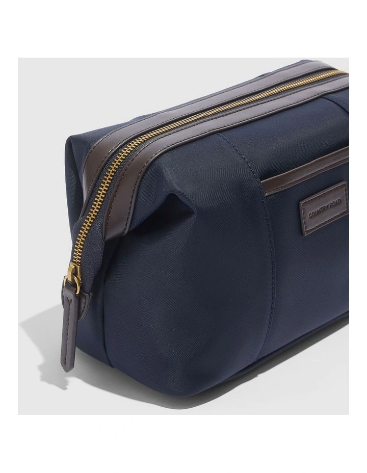 Brooklyn Wash Bag in Navy