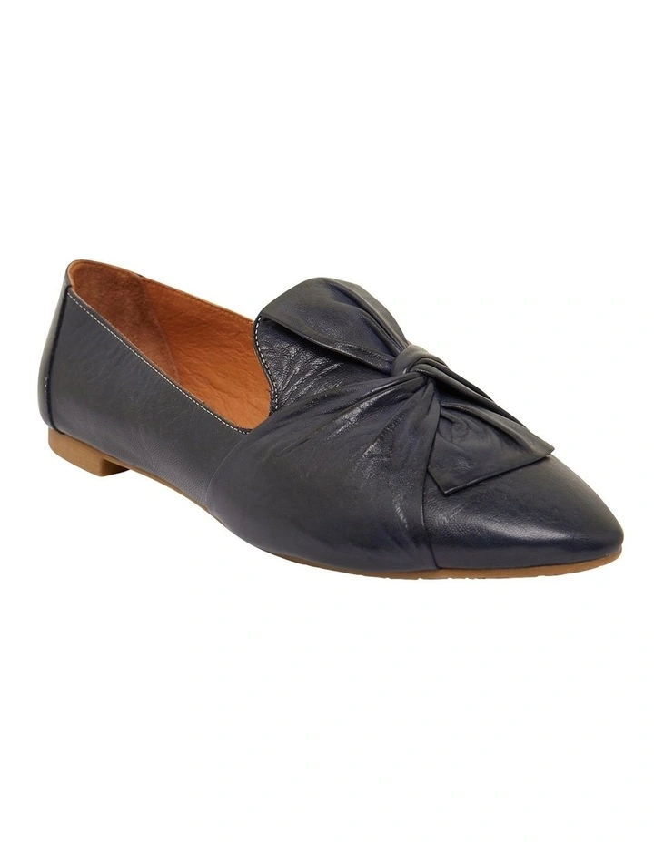 Rosco Flat Shoes in Navy Leather