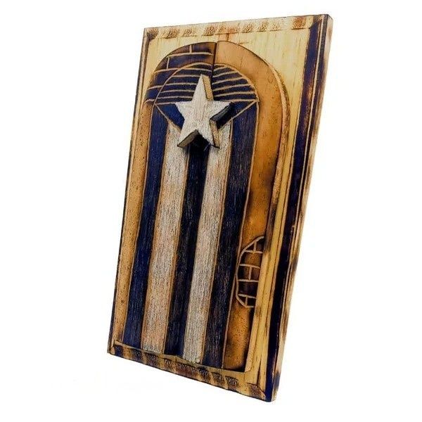 Puerto Ricó-i zászló fa és bambusz anyagból