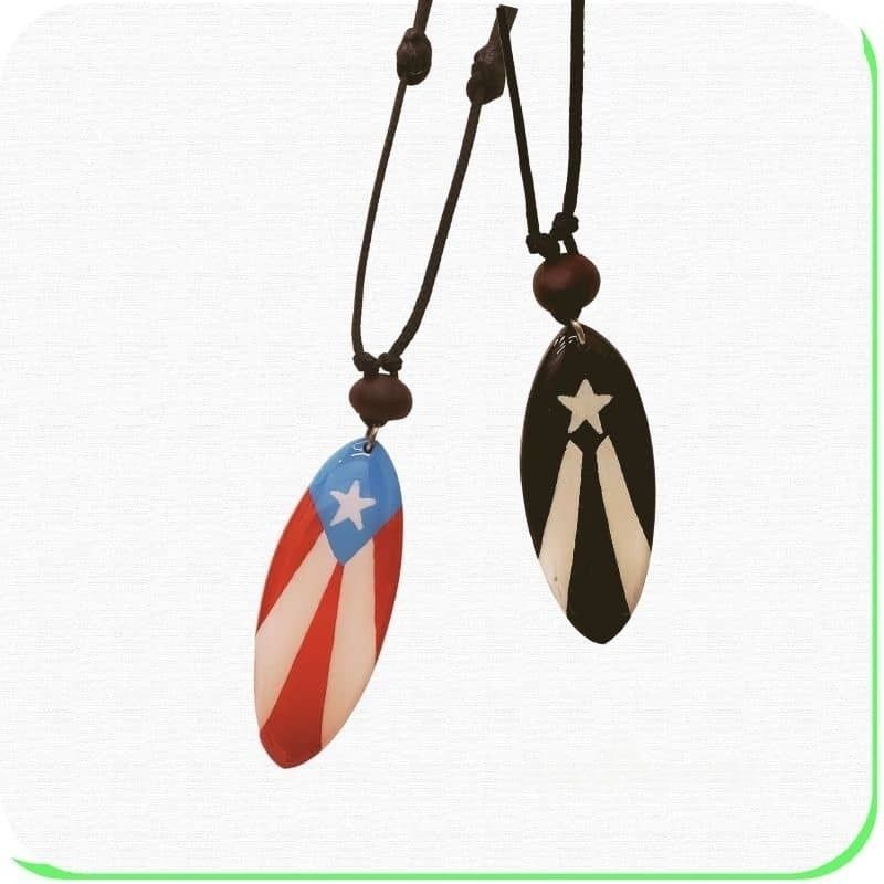 Állítható Méretű Fa Nyaklánc – Kézzel Festett Puerto Rico-i Zászlóminta