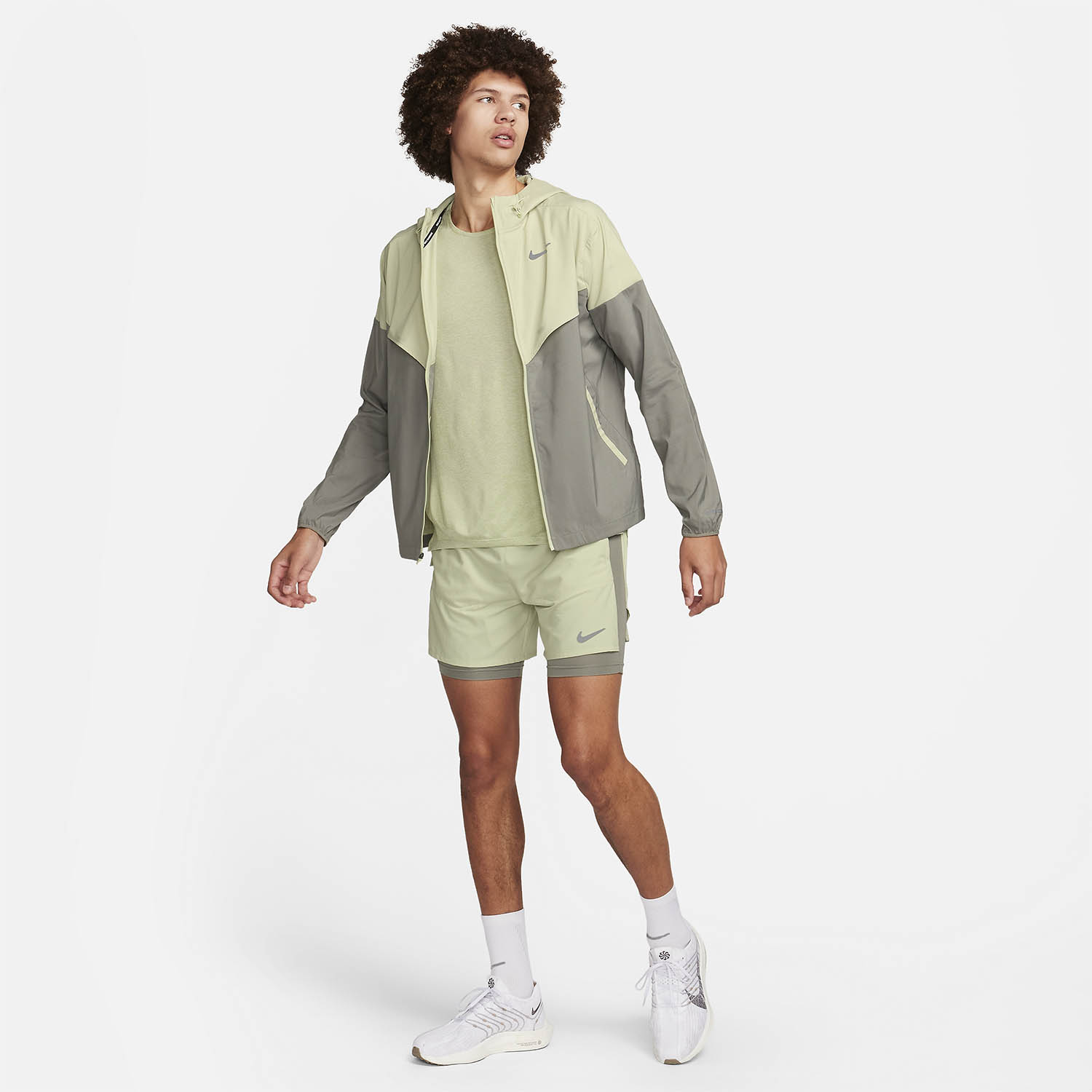 Nike Light Windrunner Giacca Olive Aura/Dark Stucco/Reflective Silver