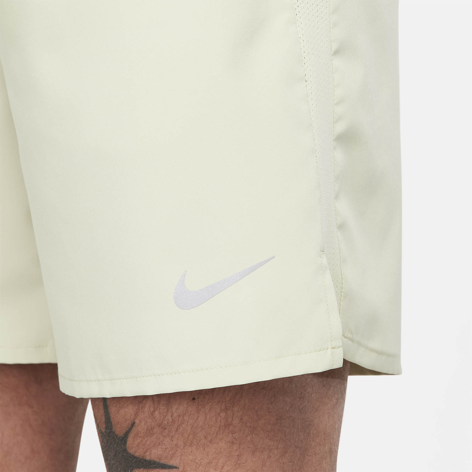 Nike Challenger Logo 7in Pantaloncini Olive Aura/Reflective Silver