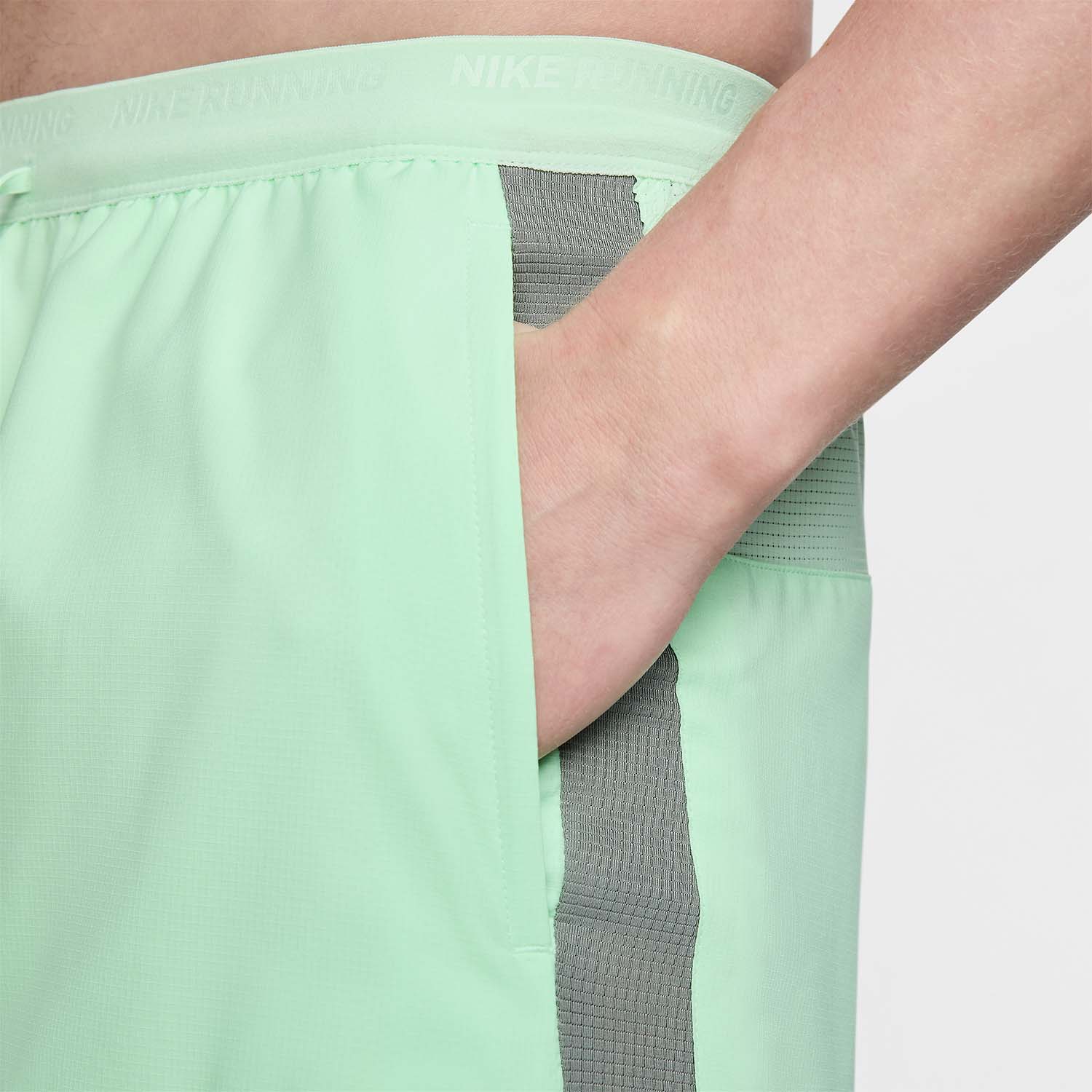 Nike Dri-FIT Stride Hybrid 2 in 1 5in Pantaloncini Vapor Green/Dark Stucco/Reflective Silver