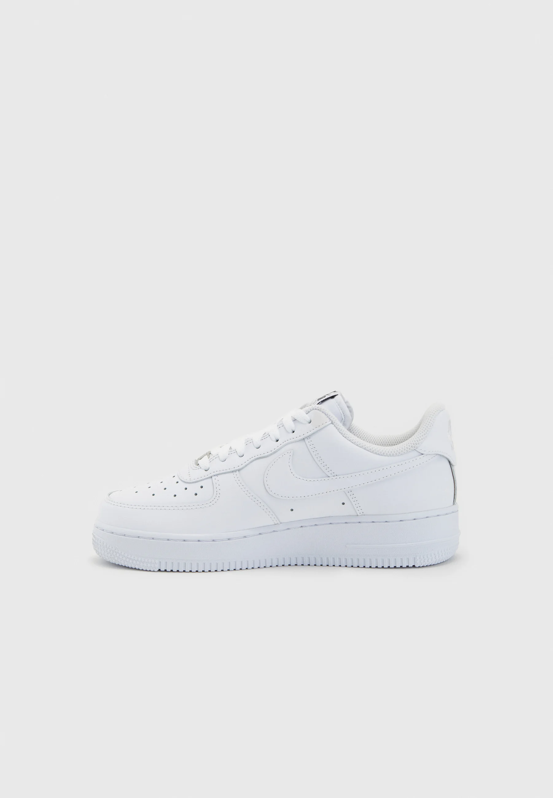 Nike Sportswear AIR FORCE 1 07 FLYEASE - Sneakers basse