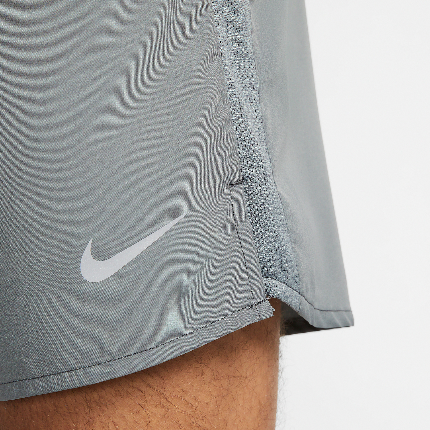 Nike Challenger 7in Pantaloncini Smoke Grey/Reflective Silver